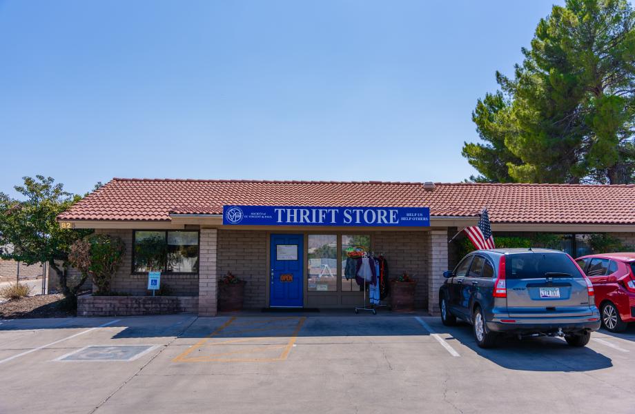 Outside view of Cottonwood thrift store