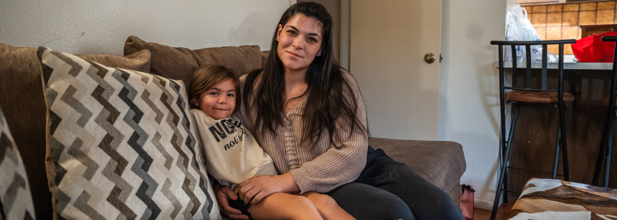homelessness-prevention-campaign-header A mom and her young daughter sitting on the couch